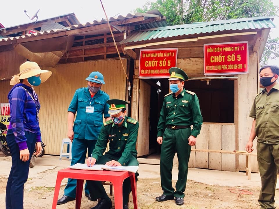 Chiến sỹ biên phòng Nghệ An ngày đêm chốt chặn đường mòn, lối mở biên giới - 4 Chiến sỹ biên phòng Nghệ An ngày đêm chốt chặn đường mòn, lối mở biên giới - 4