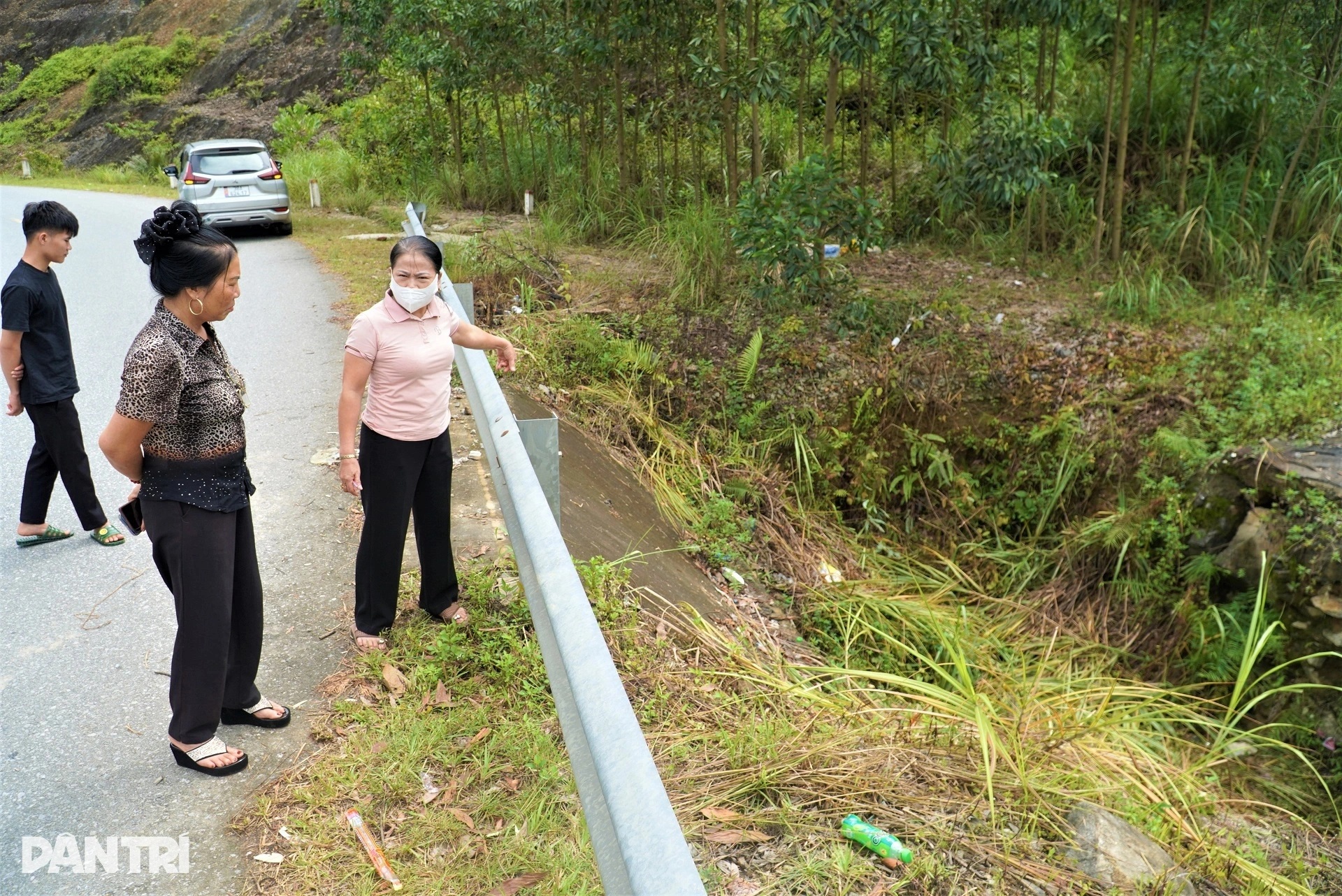 Cận cảnh cung đường vụ ngã xe, rơi trúng tử thi cùng ngày tháng năm sinh - 5 Cận cảnh cung đường vụ ngã xe, rơi trúng tử thi cùng ngày tháng năm sinh - 5
