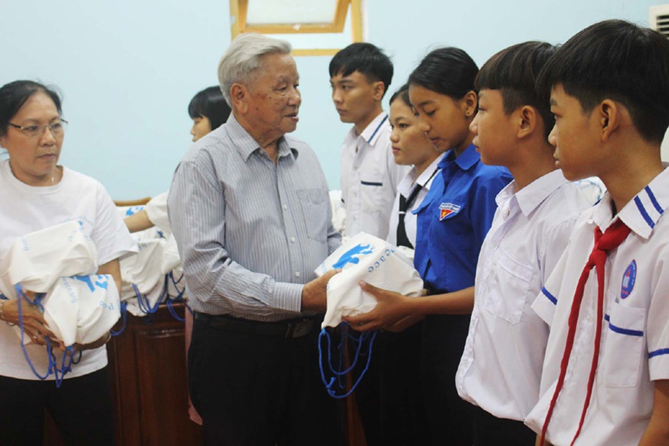 Vận động được hơn 8,2 tỷ đồng vào Quỹ Khuyến học Phú Yên - 1