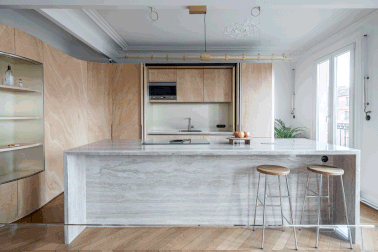 Căn hộ 130m2 với tuyệt chiêu xây tường cong uyển chuyển như dải ruy băng