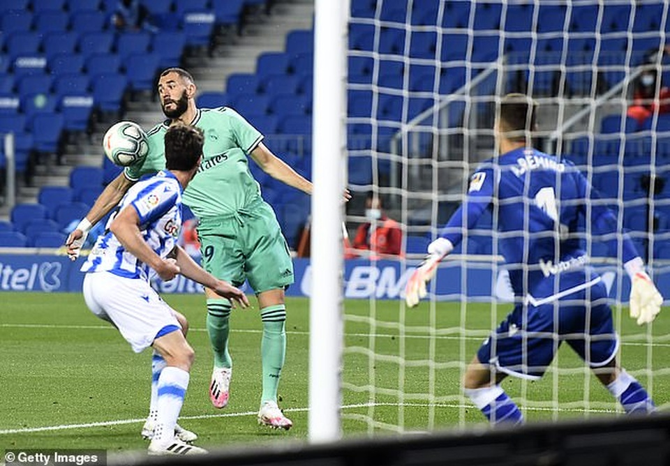 Hạ Sociedad, Real Madrid soán ngôi đầu bảng của Barcelona - 6 Hạ Sociedad, Real Madrid soán ngôi đầu bảng của Barcelona - 6