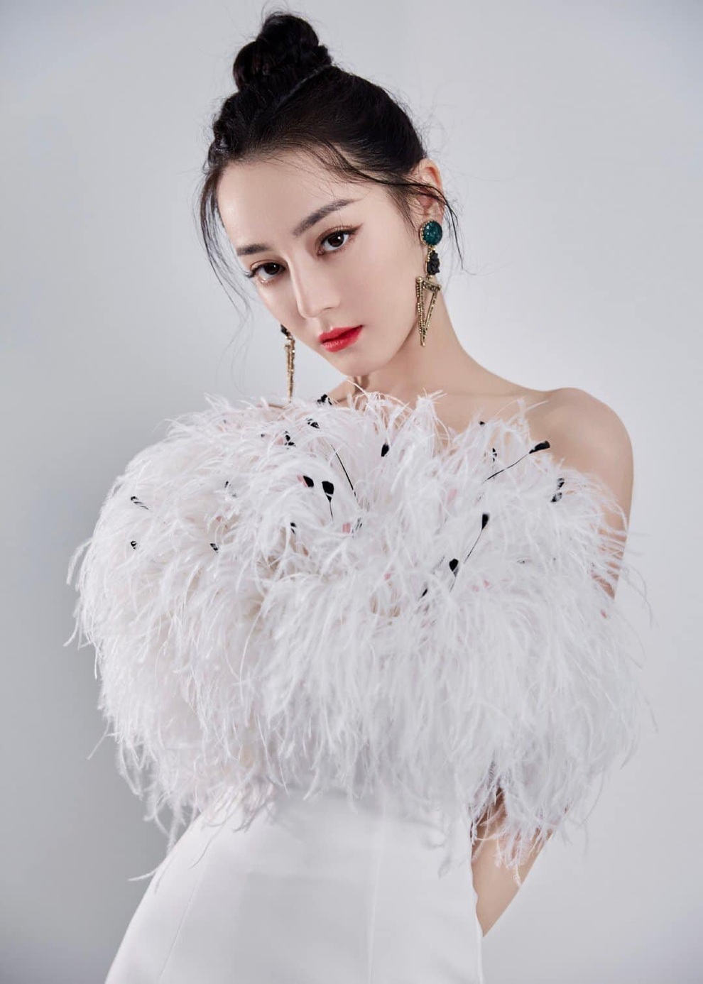 Mê mẩn trước vẻ ngoài diễm lệ của Địch Lệ Nhiệt Ba - 14 Mê mẩn trước vẻ ngoài diễm lệ của Địch Lệ Nhiệt Ba - 14
