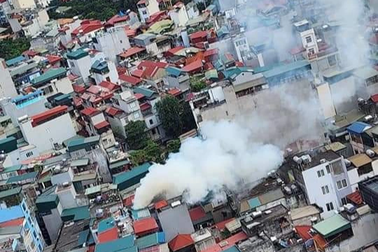 Hà Nội: Cháy nhà do đun bếp củi ở tầng 5