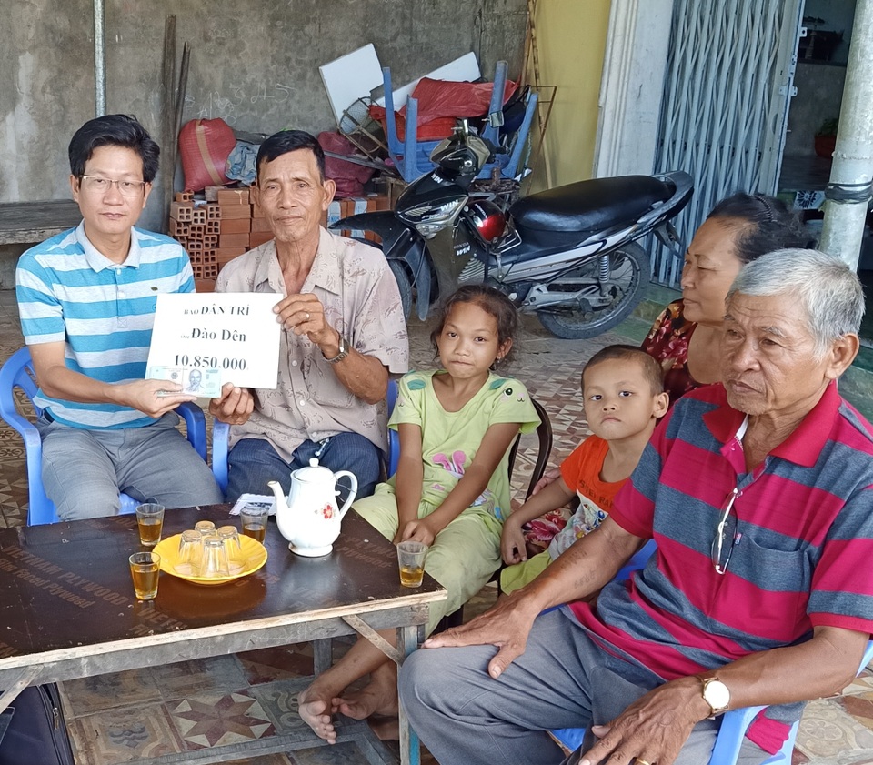 Bạn đọc Dân trí tiếp tục giúp đỡ 4 bé mồ côi - 1 Bạn đọc Dân trí tiếp tục giúp đỡ 4 bé mồ côi - 1