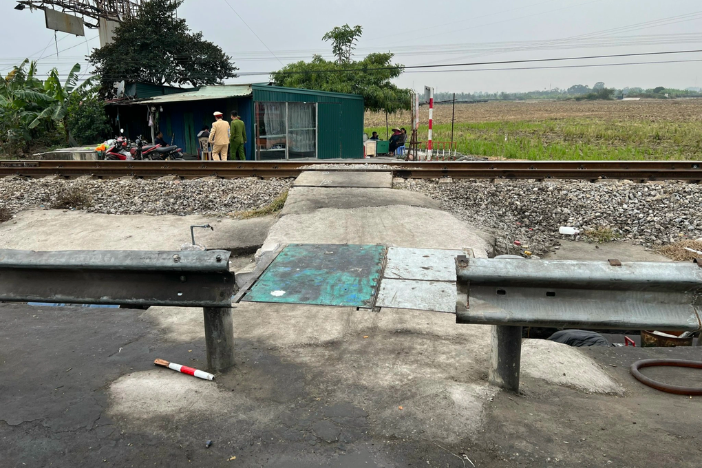 Chủ bãi phế liệu tự ý mở lối qua đường sắt làm một người tử vong - 2 Chủ bãi phế liệu tự ý mở lối qua đường sắt làm một người tử vong - 2
