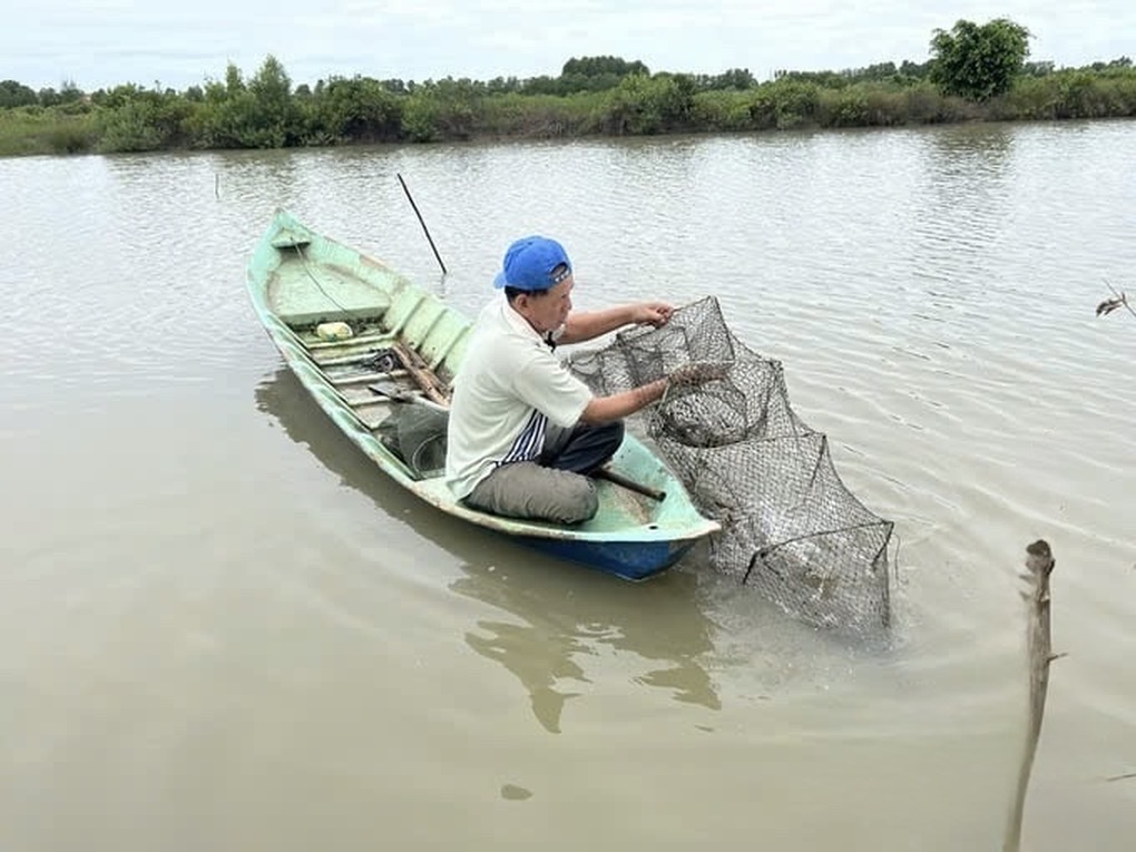 Mô hình “4 trong 1” giúp nông dân thoát nghèo, vươn lên khá giả - 1 Mô hình “4 trong 1” giúp nông dân thoát nghèo, vươn lên khá giả - 1