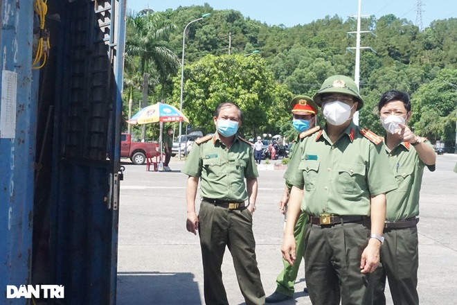 Rang mình trong chảo lửa thành Vinh chặn Covid-19 - 2 Rang mình trong chảo lửa thành Vinh chặn Covid-19 - 2