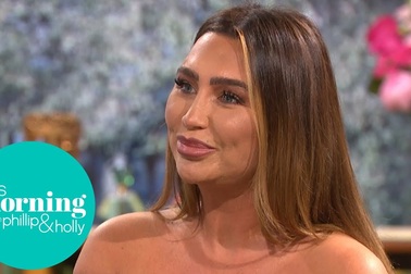 Lauren Goodger phủ nhận tin đồn "dao kéo"