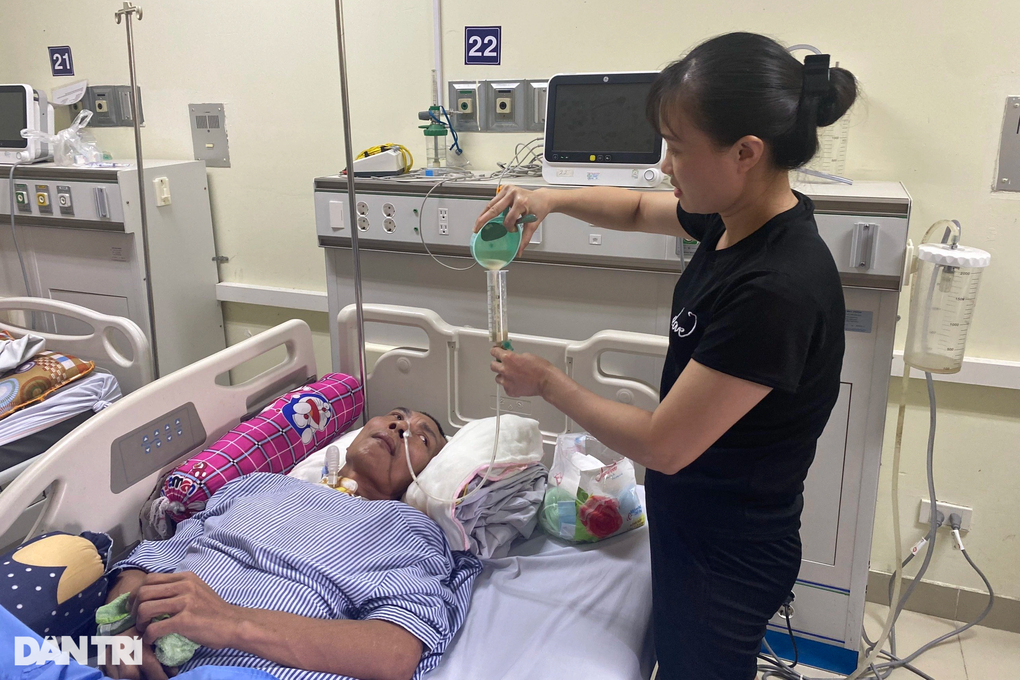 Bác sĩ kêu gọi giúp đỡ người đàn ông bị tai nạn giao thông liệt nửa người - 2 Bác sĩ kêu gọi giúp đỡ người đàn ông bị tai nạn giao thông liệt nửa người - 2