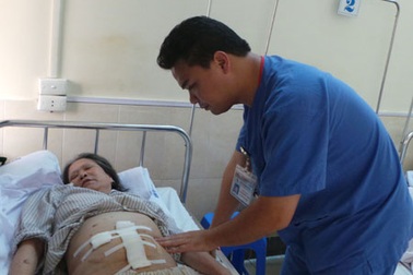 Hút hơn 1 lít mủ từ khối u to như mang thai 5 tháng