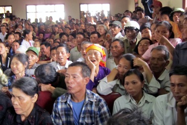 Hàng ngàn người dự hội nghị kiểm điểm các “cẩu tặc”