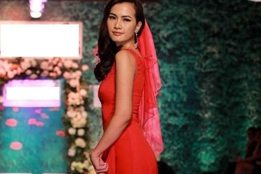 “Siêu mẫu một con” Anh Thư đỏ rực với áo dài cưới 