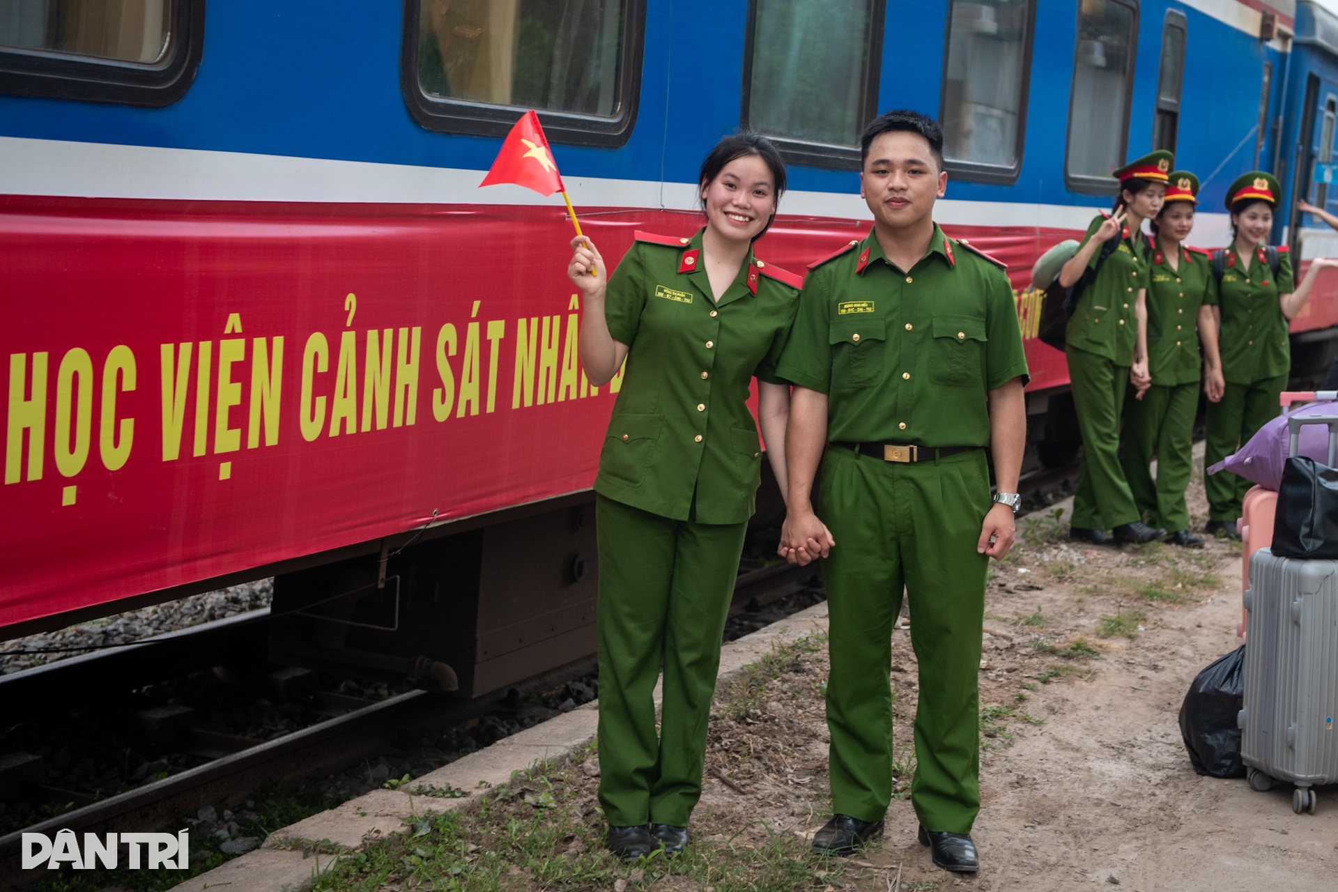 800 học viên Cảnh sát nhân dân lên tàu vào Nam làm nhiệm vụ dịp đại lễ 30/4 - 8 800 học viên Cảnh sát nhân dân lên tàu vào Nam làm nhiệm vụ dịp đại lễ 30/4 - 8