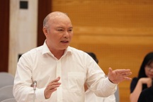 Chánh Văn phòng Bộ Nội vụ và hơn 180 cán bộ xin nghỉ hưu sớm, thôi việc