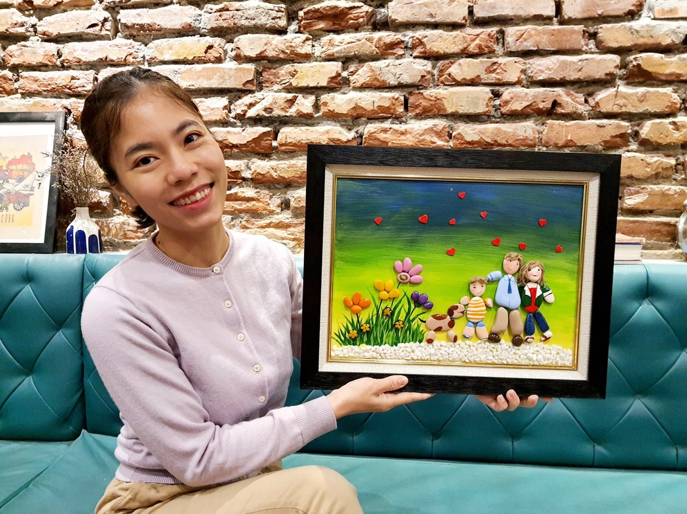 Cô gái Hà Nội thổi hồn vào sỏi, đá tạo thành loạt tranh sống động, đẹp mê - 1 Cô gái Hà Nội thổi hồn vào sỏi, đá tạo thành loạt tranh sống động, đẹp mê - 1