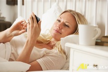 Đặt điện thoại đầu giường, mất ngủ như chơi!