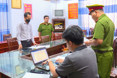 Vĩnh Long: Bắt cựu phó giám đốc ngân hàng vì nhận hối lộ