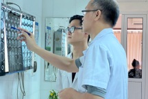 Hà Nội: Chó lai nặng 40kg cắn đứt xương hàm bé trai 3 tuổi