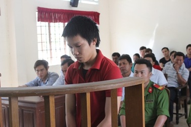 Trung sĩ công an xả súng loạn xạ bị xử 9 năm 9 tháng tù giam