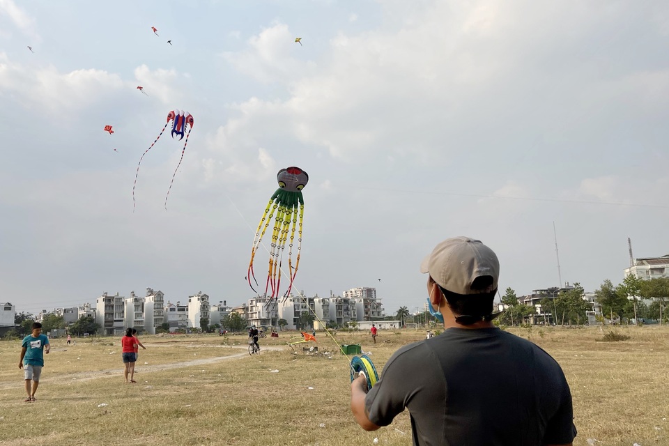 Những cánh diều no gió bay lượn trên bầu trời Sài Gòn - 5 Những cánh diều no gió bay lượn trên bầu trời Sài Gòn - 5