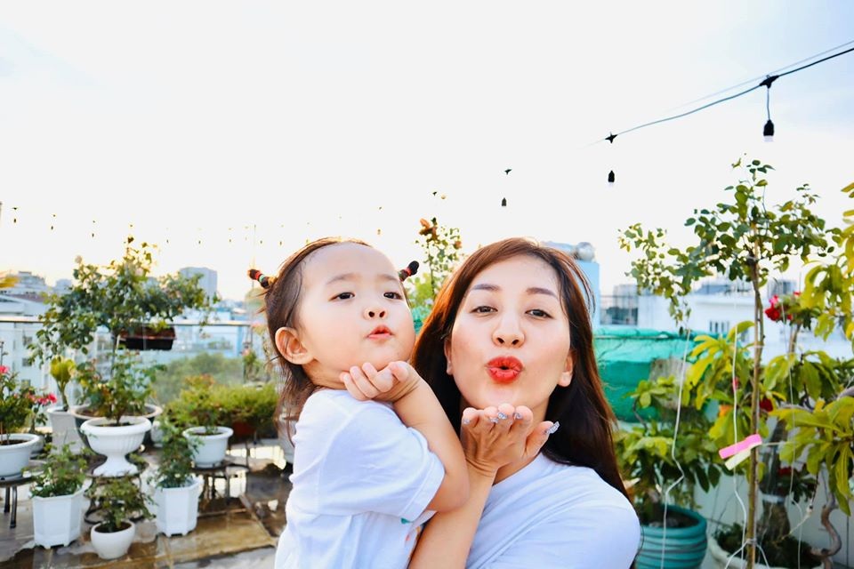 Mê mẩn khu vườn ngập tràn hoa lá của Khánh Thi, Duy Nam, Mai Ngọc - 19 Mê mẩn khu vườn ngập tràn hoa lá của Khánh Thi, Duy Nam, Mai Ngọc - 19
