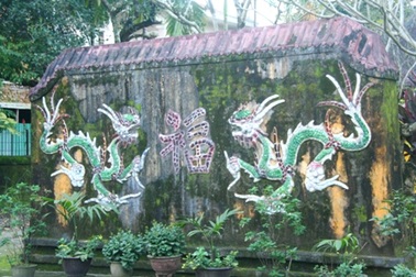 Dạo quanh những bức bình phong rồng độc đáo xứ Huế 