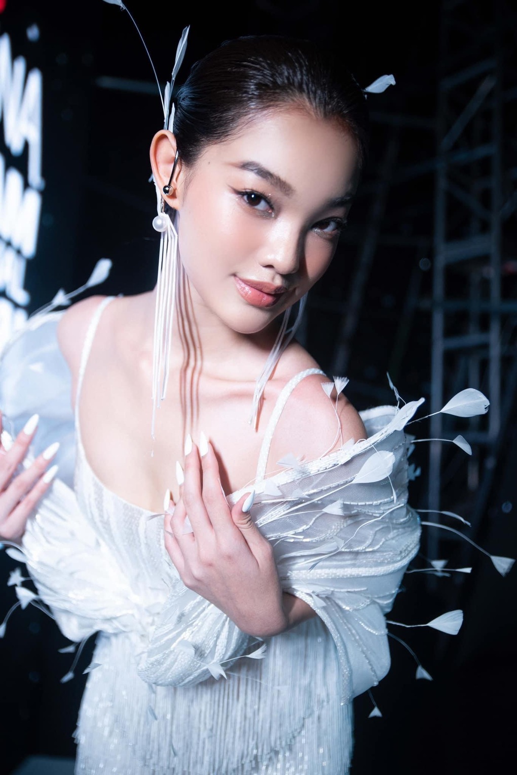 Búp bê sống Bé Quyên: Ngày càng gợi cảm, phủ sóng sàn diễn thời trang - 4 Búp bê sống Bé Quyên: Ngày càng gợi cảm, phủ sóng sàn diễn thời trang - 4