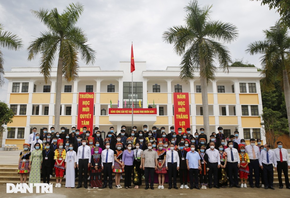 Chủ tịch nước Nguyễn Xuân Phúc dự Lễ khai giảng năm học mới tại Yên Bái - 2 Chủ tịch nước Nguyễn Xuân Phúc dự Lễ khai giảng năm học mới tại Yên Bái - 2
