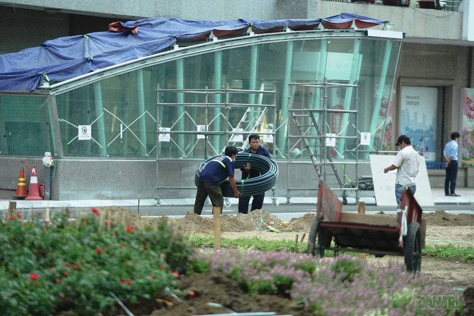 Tháo dỡ rào chắn công trình tuyến metro, trả lại công viên Lam Sơn - 2 Tháo dỡ rào chắn công trình tuyến metro, trả lại công viên Lam Sơn - 2