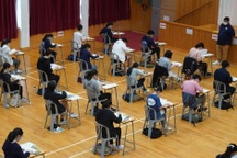 Thạc sĩ thất nghiệp đổ xô vào nhà máy làm công nhân