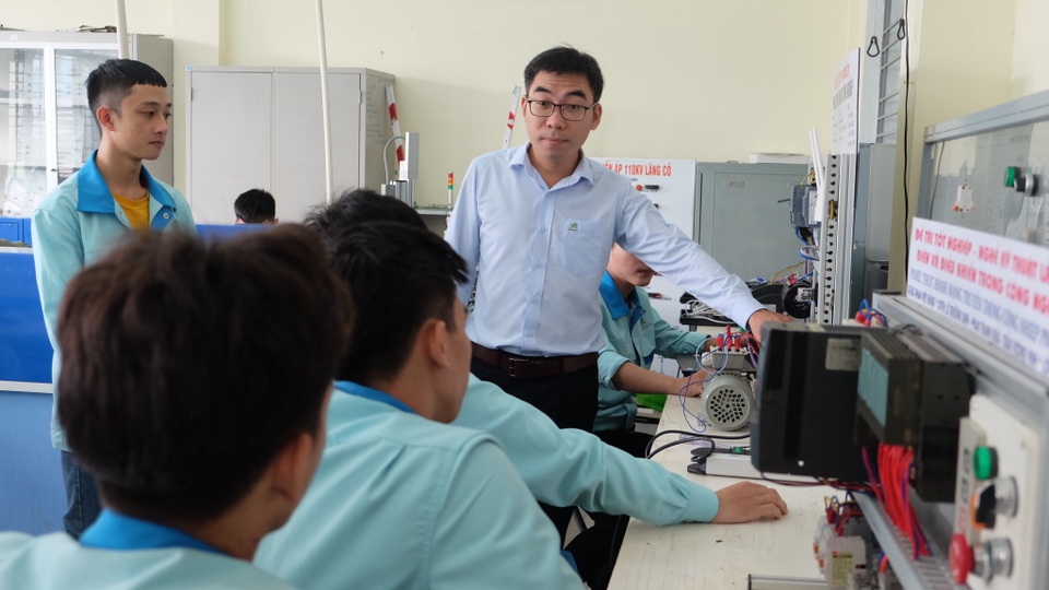Thời 4.0, thầy giáo trường nghề không thể dạy với giáo trình bằng giấy - 3 Thời 4.0, thầy giáo trường nghề không thể dạy với giáo trình bằng giấy - 3