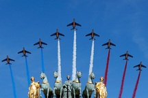 Pháp duyệt binh rầm rộ mừng quốc khánh