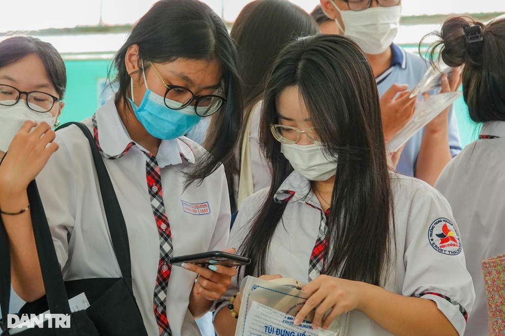 Thí sinh ưu tiên bước chân phải khỏi nhà, cúng chùa cầu may - 3 Thí sinh ưu tiên bước chân phải khỏi nhà, cúng chùa cầu may - 3