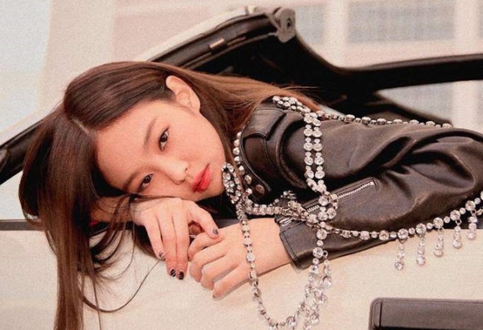 Gợi cảm hoá hình ảnh nữ y tá, Jennie (Blackpink) bị chỉ trích dữ dội - 4 Gợi cảm hoá hình ảnh nữ y tá, Jennie (Blackpink) bị chỉ trích dữ dội - 4