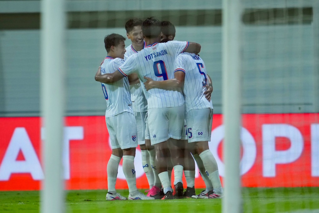 HLV Thái Lan: Chúng tôi lẽ ra phải thắng 5-0 trước Singapore - 2 HLV Thái Lan: Chúng tôi lẽ ra phải thắng 5-0 trước Singapore - 2