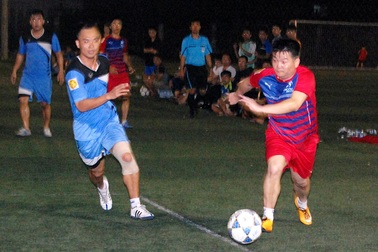 Văn Quyến trắng tay ở giải bóng đá phong trào thành Vinh