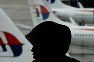 Máy bay MH370 được chuyển hướng bằng tay trước khi mất tích