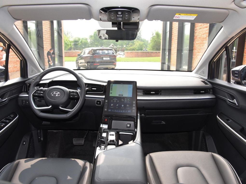 Hyundai Custo lộ diện tại Việt Nam, sẽ phá thế độc tôn của Kia Carnival? - 6 Hyundai Custo lộ diện tại Việt Nam, sẽ phá thế độc tôn của Kia Carnival? - 6
