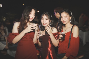 Nữ sinh trường Chu Văn An xinh đẹp lộng lẫy trong lễ trưởng thành