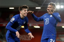 Liverpool 0-1 Chelsea: The Blues lại không bị thổi phạt đền