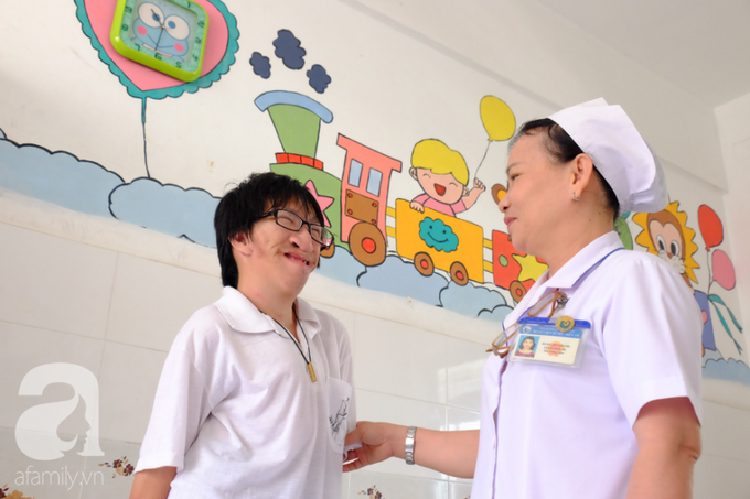Xót cảnh bé trai, bé gái bại não, bị gia đình bỏ rơi được các mẹ ở làng Hòa Bình nuôi như con ruột - Ảnh 12. Xót cảnh bé trai, bé gái bại não, bị gia đình bỏ rơi được các mẹ ở làng Hòa Bình nuôi như con ruột - Ảnh 12.