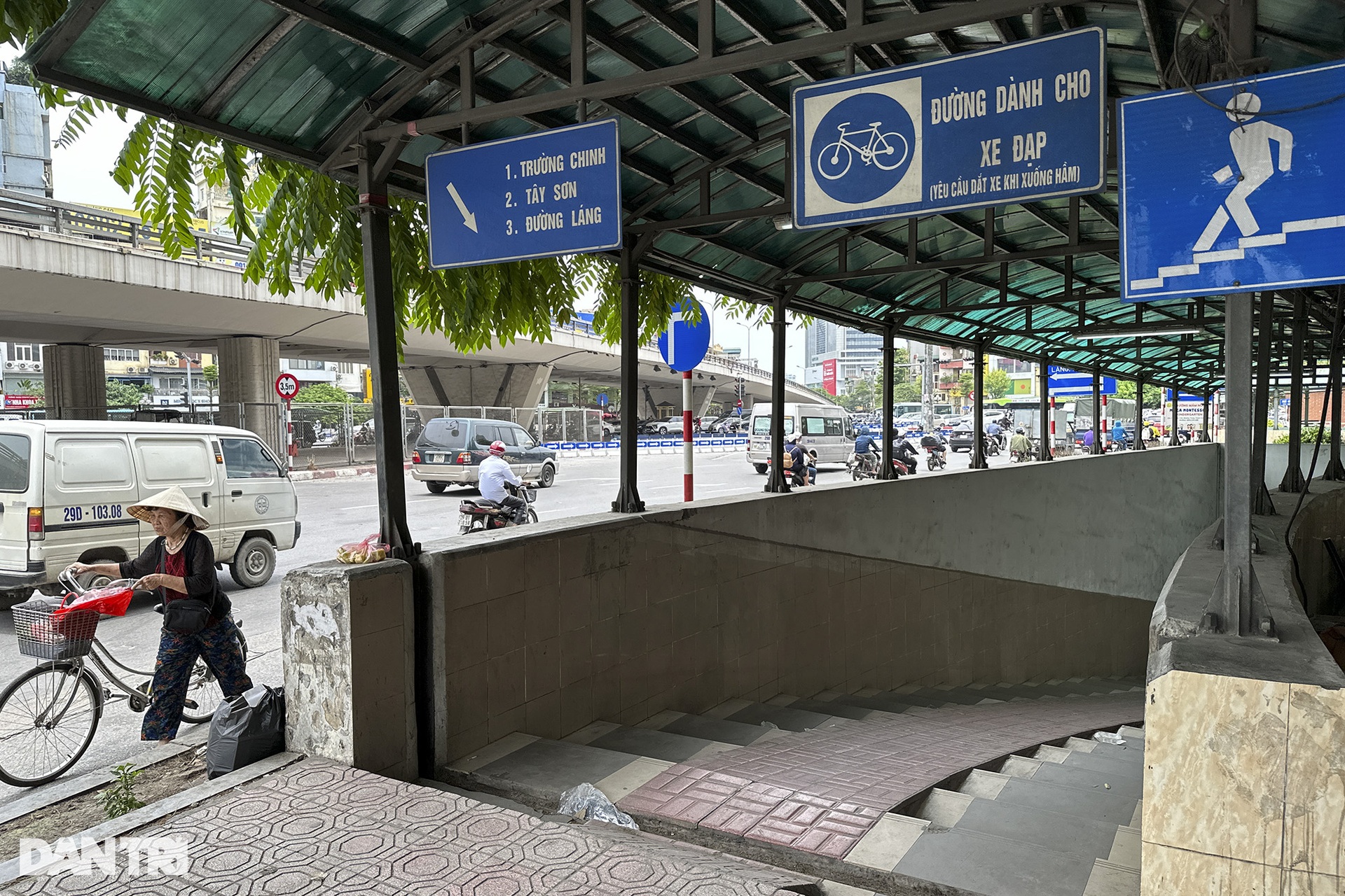 Hầm đi bộ ở Hà Nội sạch sẽ, thoáng mát nhưng vắng người sử dụng - 18 Hầm đi bộ ở Hà Nội sạch sẽ, thoáng mát nhưng vắng người sử dụng - 18