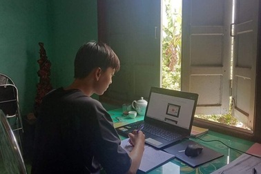 Sinh viên nộp bài tập, giảng viên chấm điểm trực tuyến