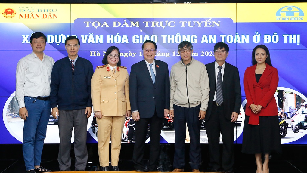 Người tham gia giao thông thiếu tính tự giác - 2 Người tham gia giao thông thiếu tính tự giác - 2