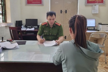 Nhắc nhở một phụ nữ tham gia hội nhóm đăng tin sai lệch, kích động