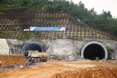 Hầm xuyên núi nghìn tỷ sẽ hoạt động trước Tết Nguyên đán