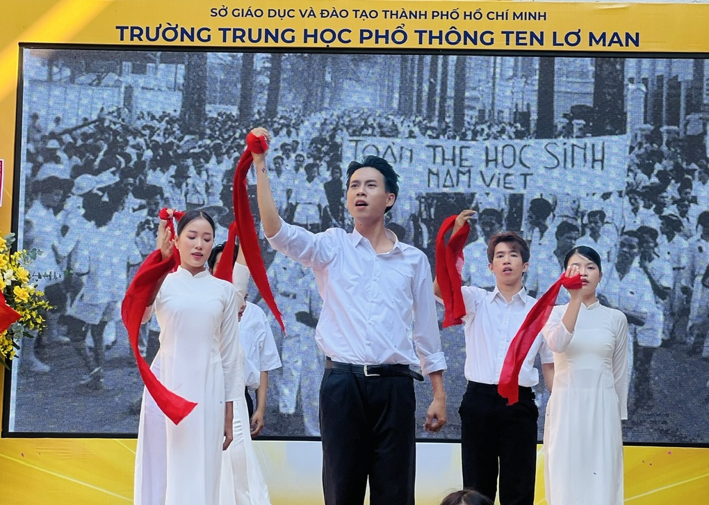 Ngôi trường đặc biệt với bài diễn văn lịch sử 75 năm trước - 2 Ngôi trường đặc biệt với bài diễn văn lịch sử 75 năm trước - 2