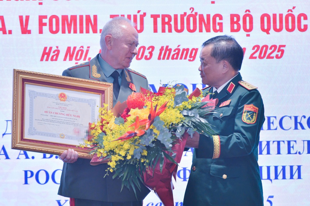 Bộ Quốc phòng tặng Huân chương Hữu nghị cho Thứ trưởng Bộ Quốc phòng Nga - 1 Bộ Quốc phòng tặng Huân chương Hữu nghị cho Thứ trưởng Bộ Quốc phòng Nga - 1