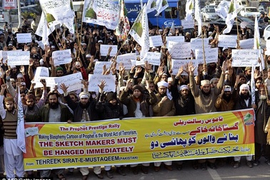 Pakistan: Biểu tình lớn đòi “treo cổ” các họa sĩ Charlie Hebdo 