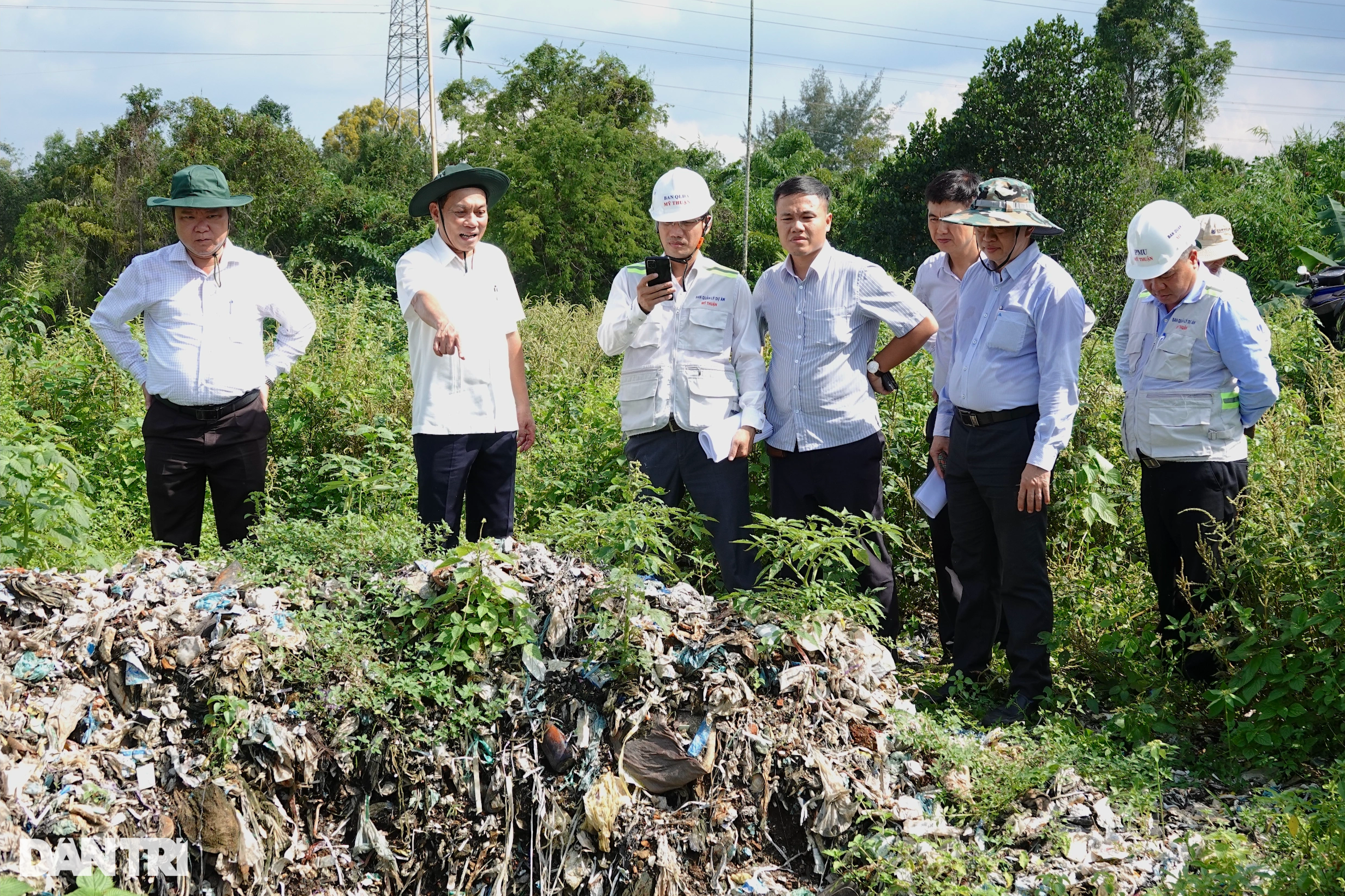 Chốt phương án di dời toàn bộ núi rác chắn ngang cao tốc Cần Thơ - Cà Mau - 1